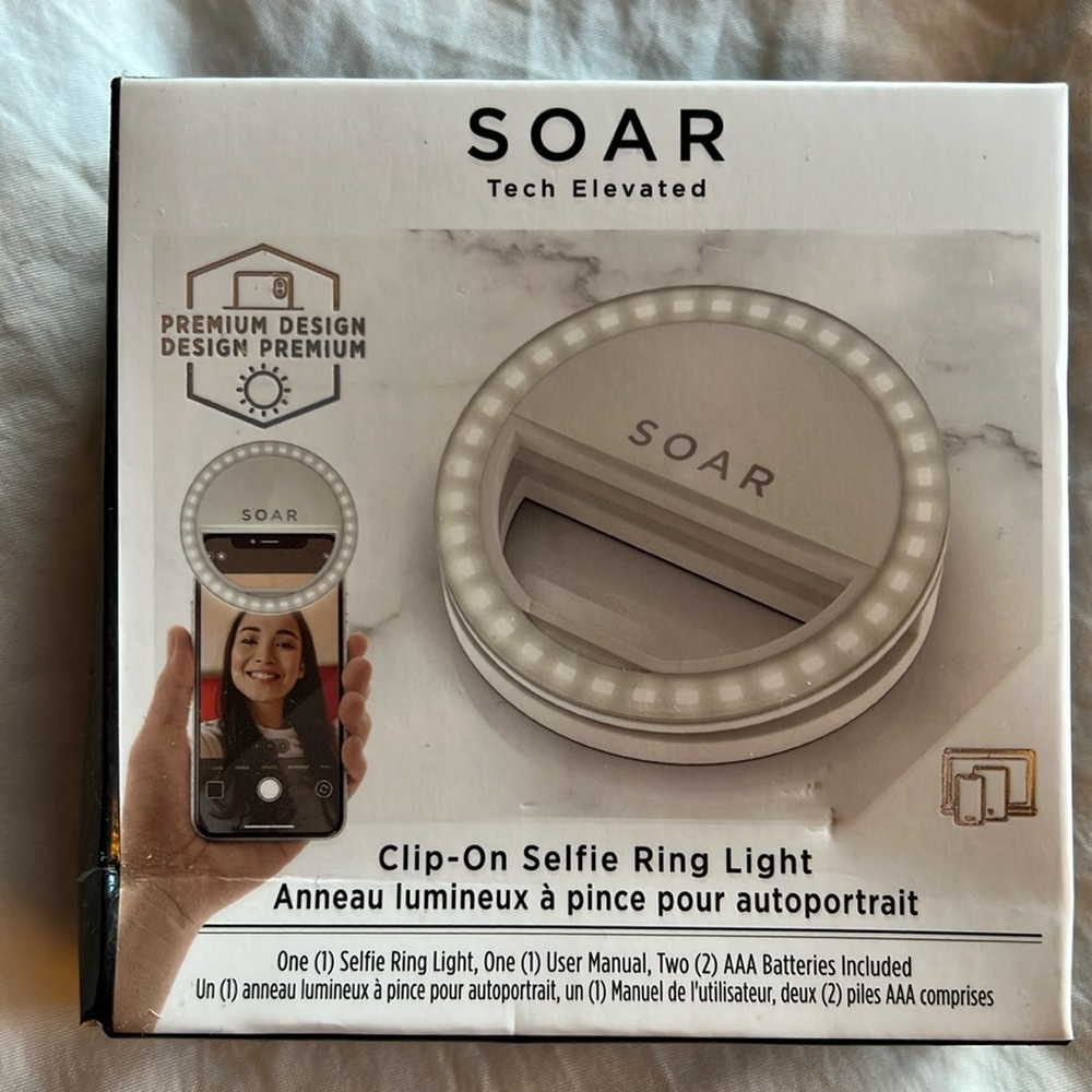 NWT unopened SOAR Tech Elevated clip on selfie ring light. 
F
